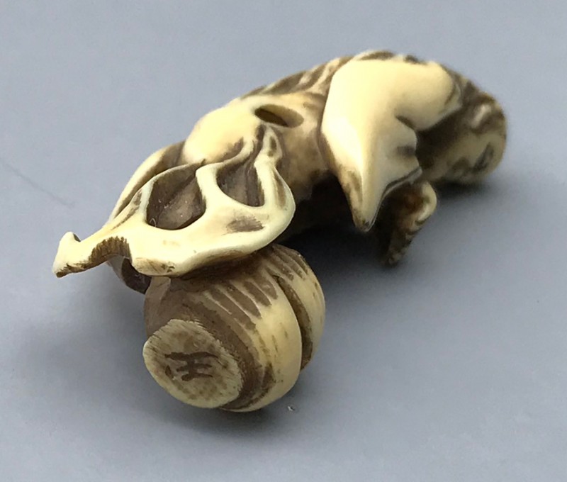 netsuke-bottom.jpg