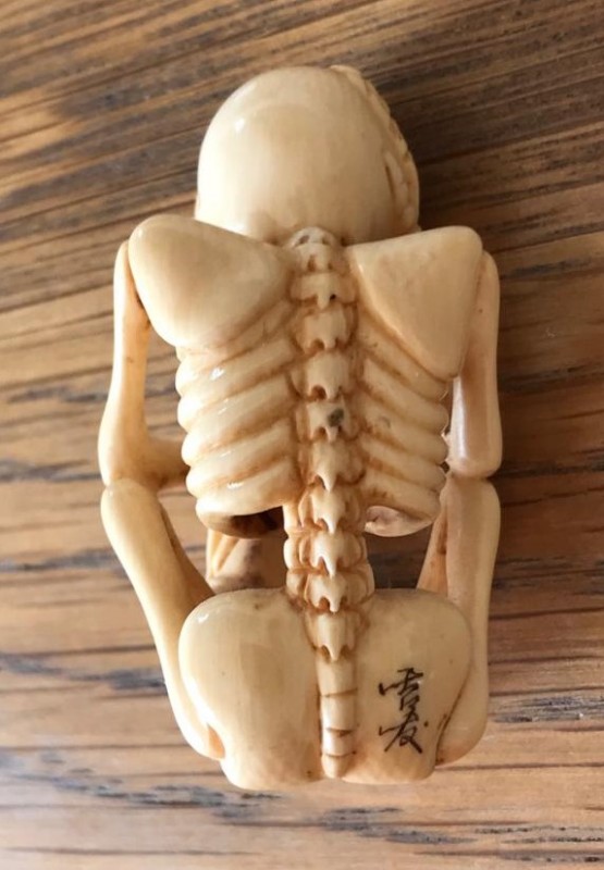 Netsuke sitting skeleton 3.jpg