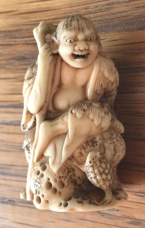 Netsuke old man with toad at his feet 1.jpg