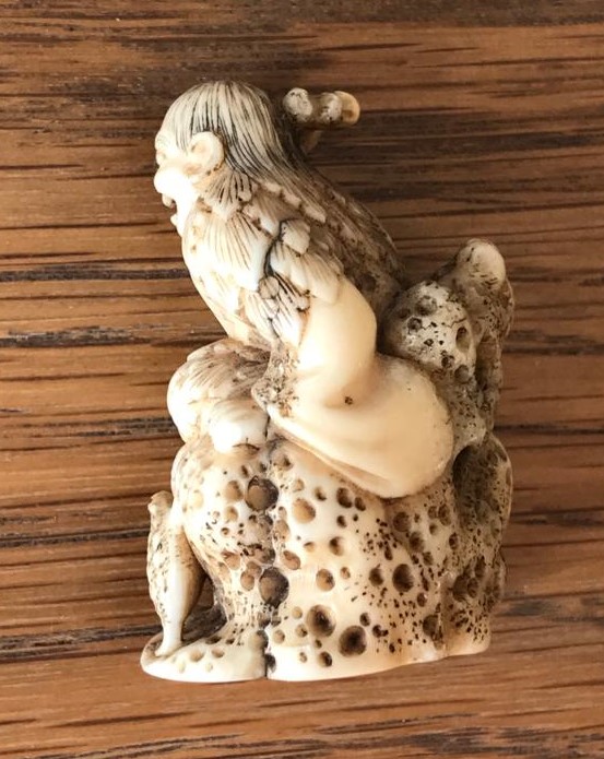 Netsuke old man with toad at his feet 2.jpg