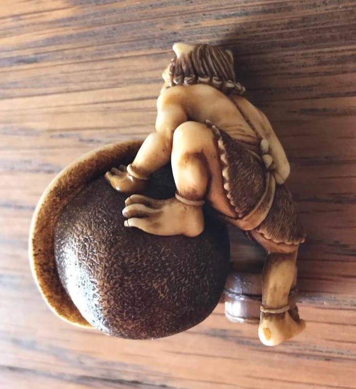 Netsuke oni polishing temple bell 3.jpg